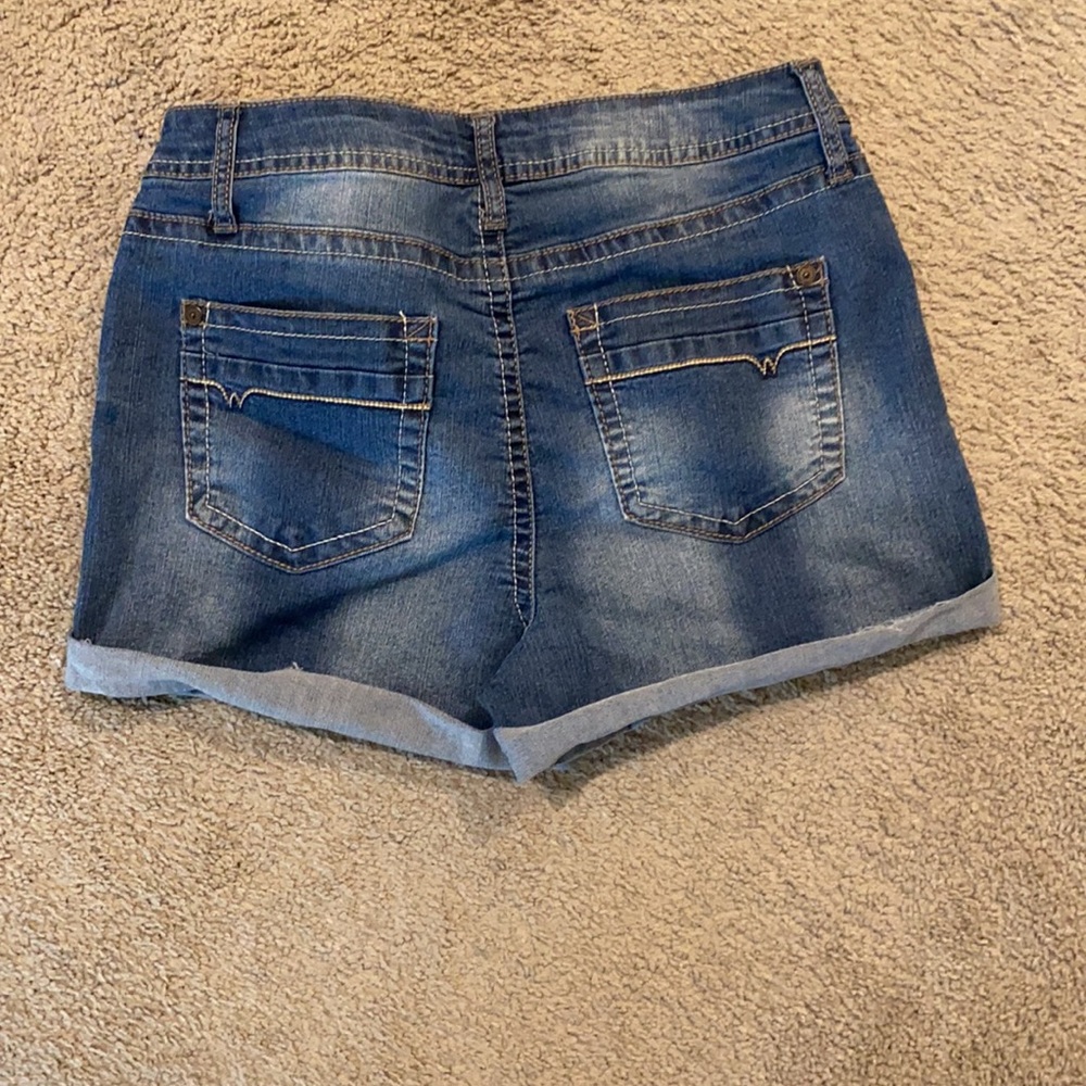 Shorts - Picture 2 of 4